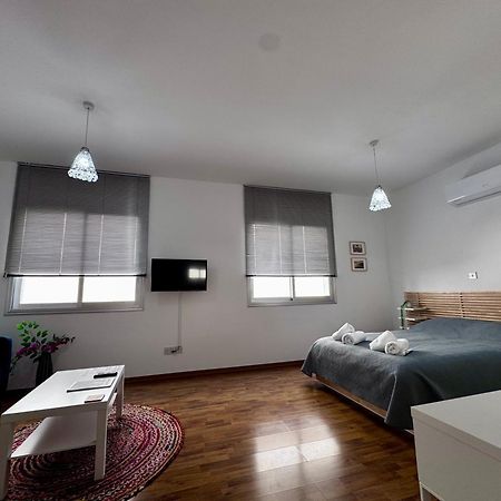 Lovely Studio Apartment In Pafos Bagian luar foto